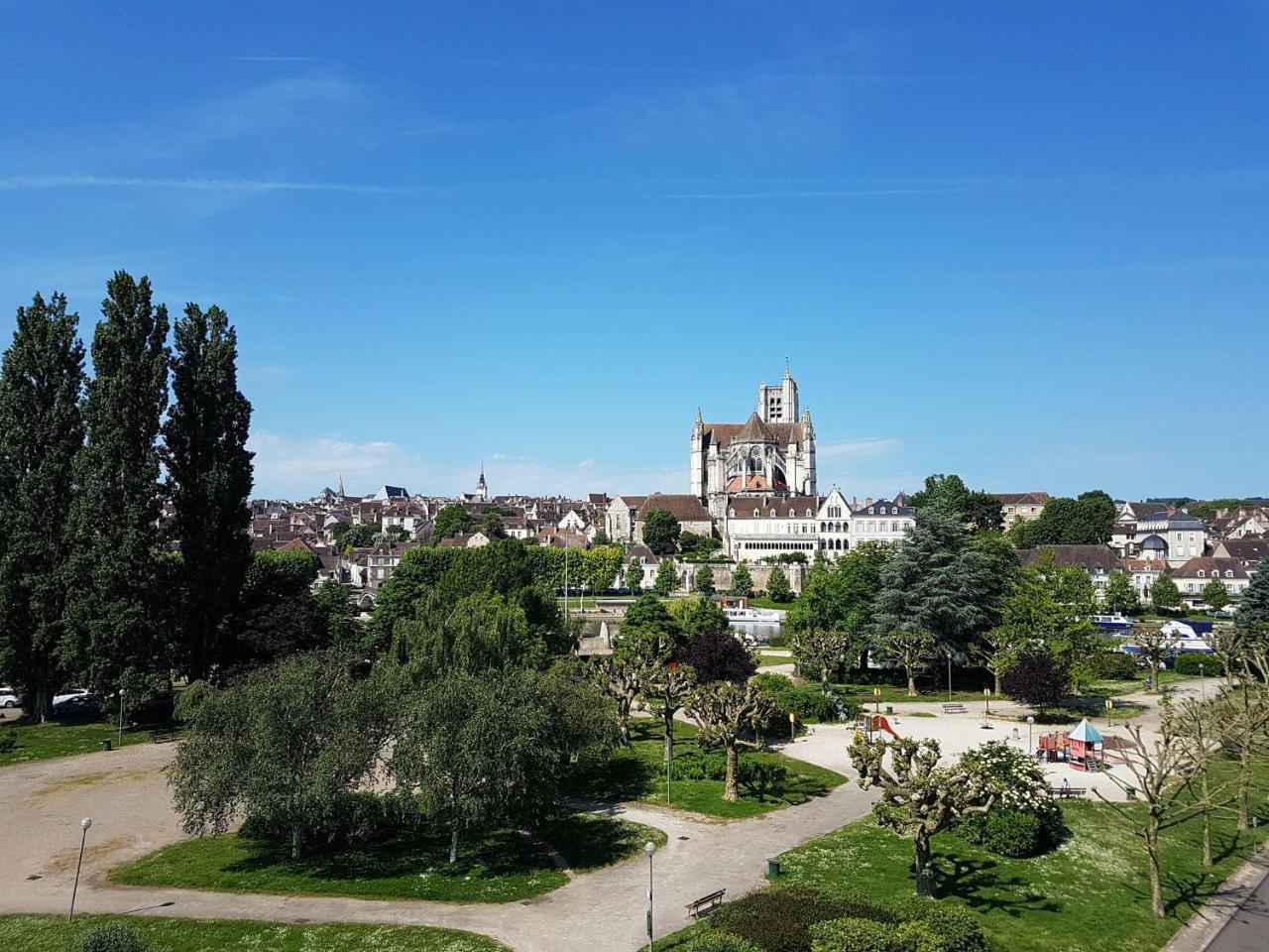 Ibis Budget Auxerre Centre Bagian luar foto